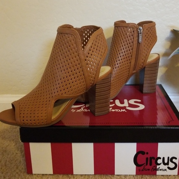 NIB Open toe bootie - Picture 8 of 8